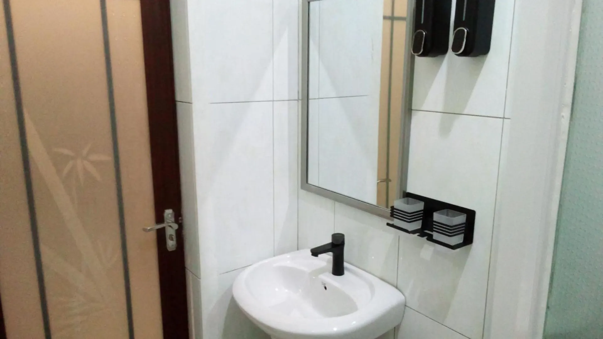 1&2 Rooms Equator Suites 坎帕拉 乌干达