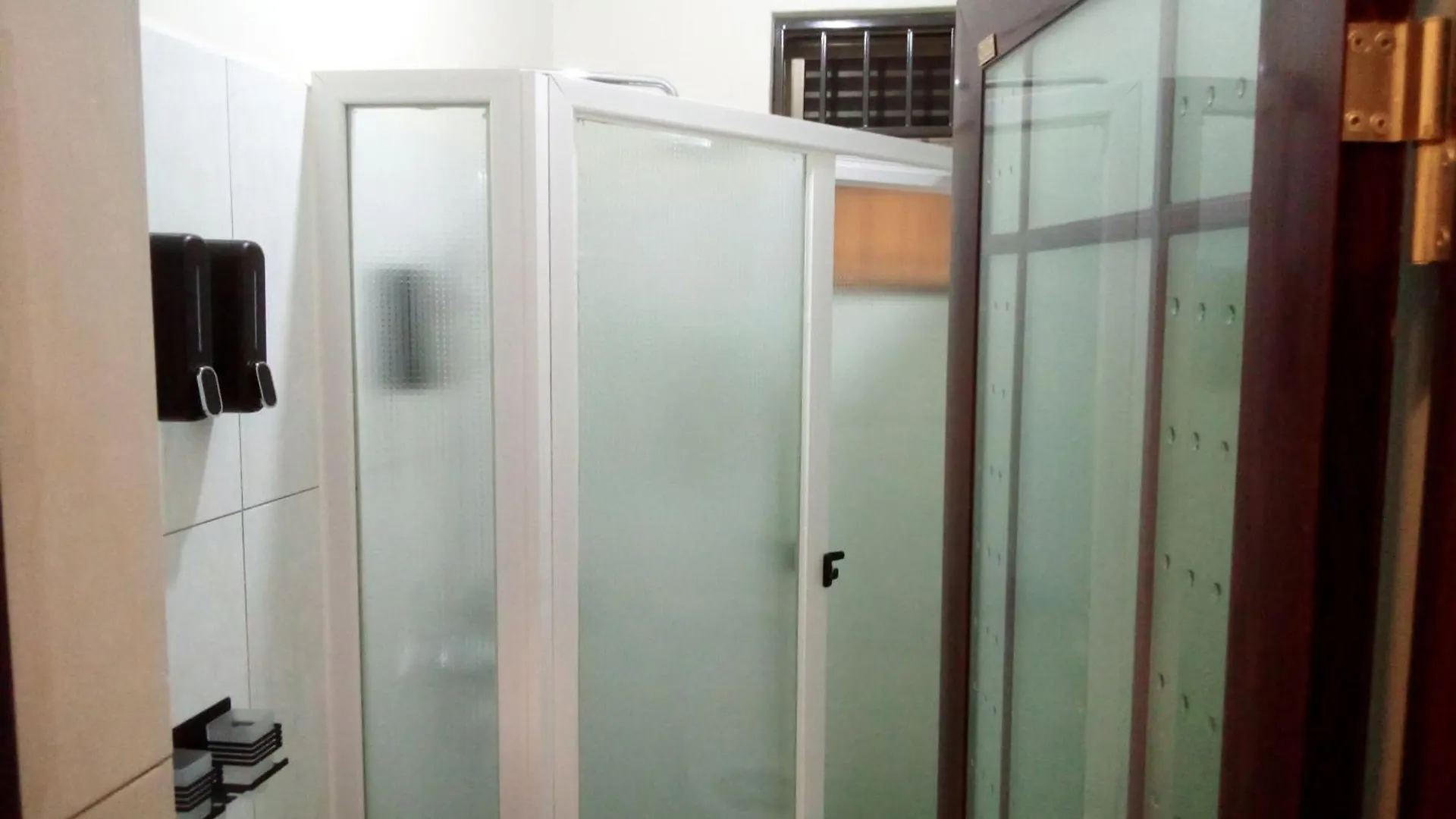 1&2 Rooms Equator Suites 坎帕拉 公寓