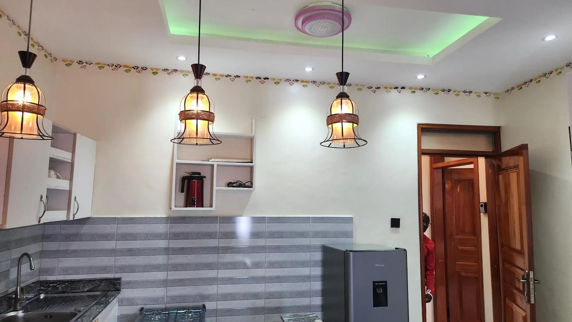 1&2 Rooms Equator Suites 坎帕拉