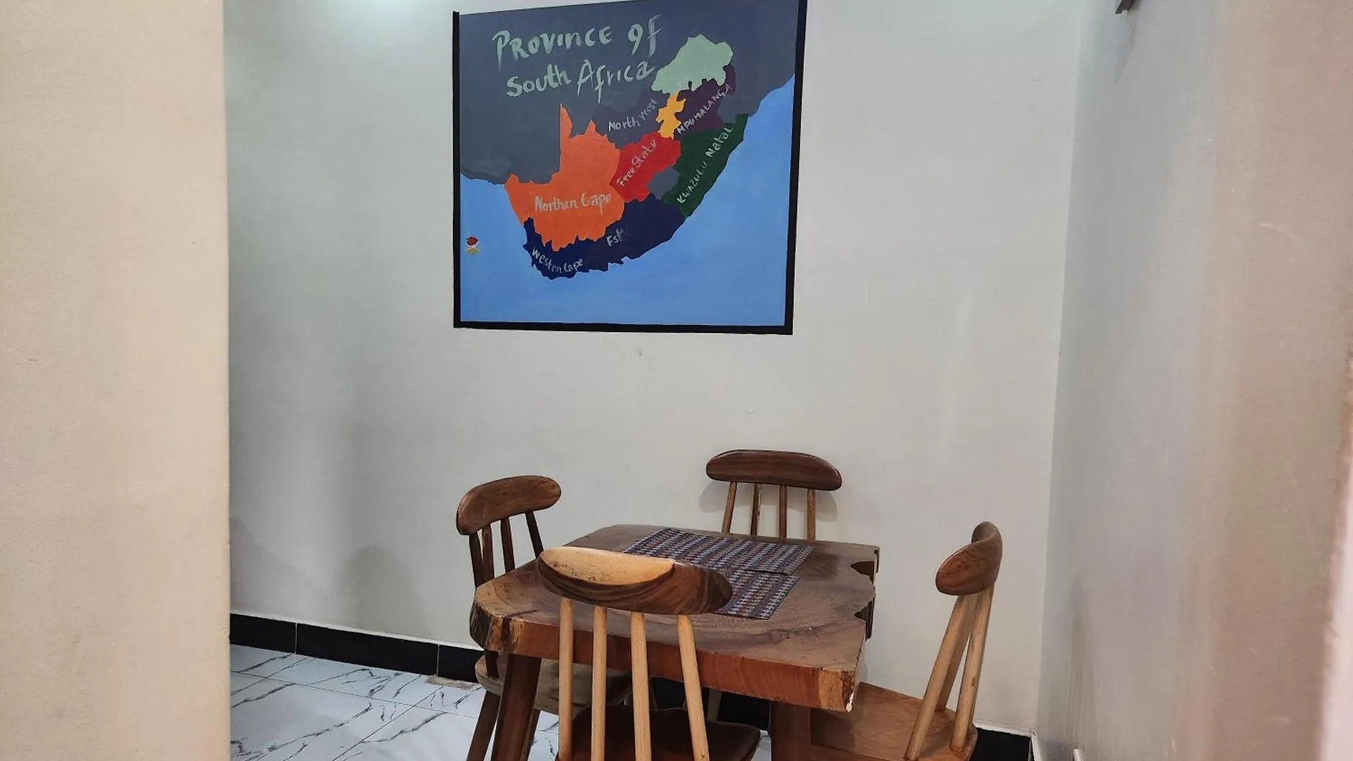 1&2 Rooms Equator Suites 坎帕拉 0*,