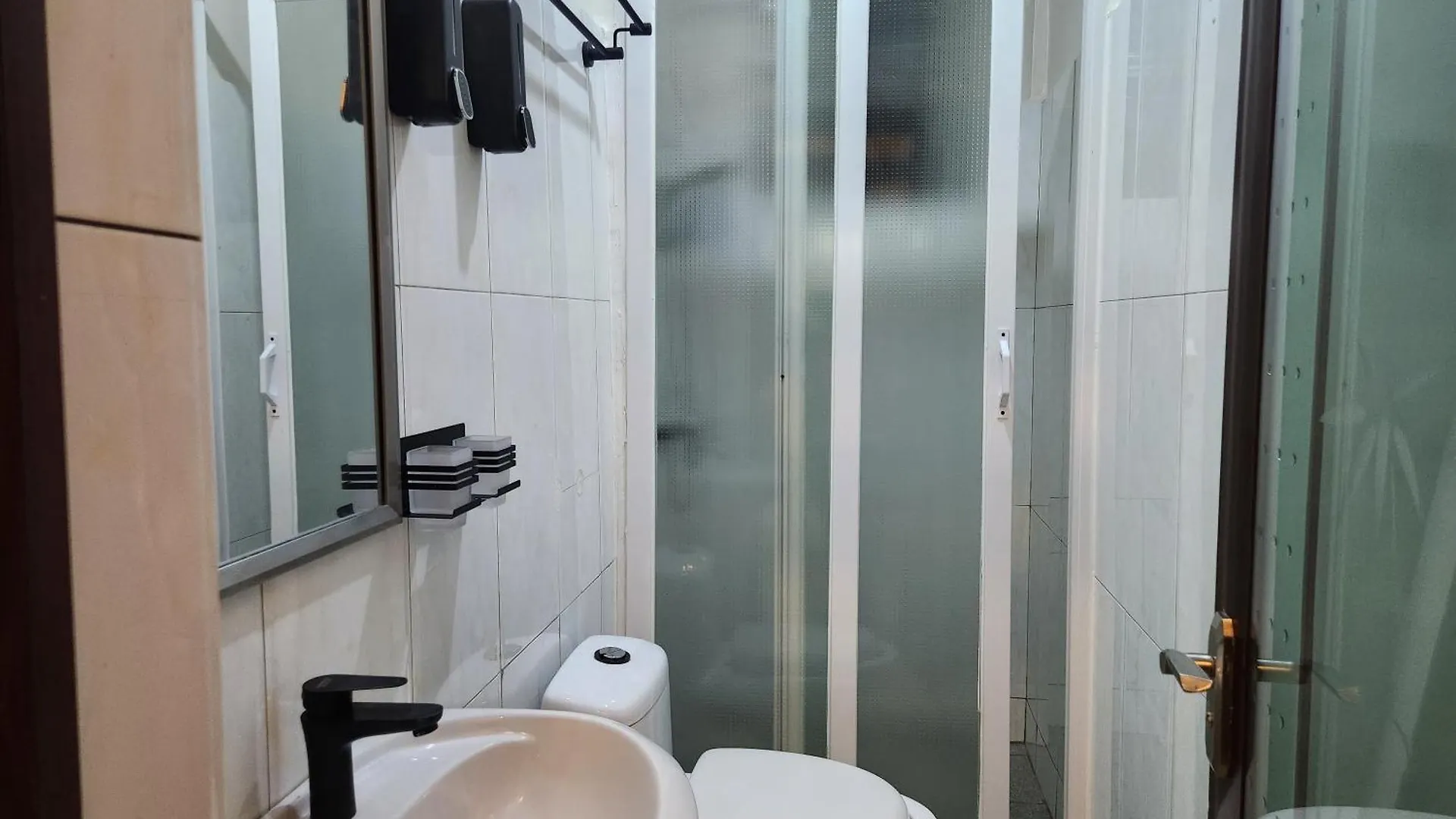 1&2 Rooms Equator Suites 坎帕拉 公寓