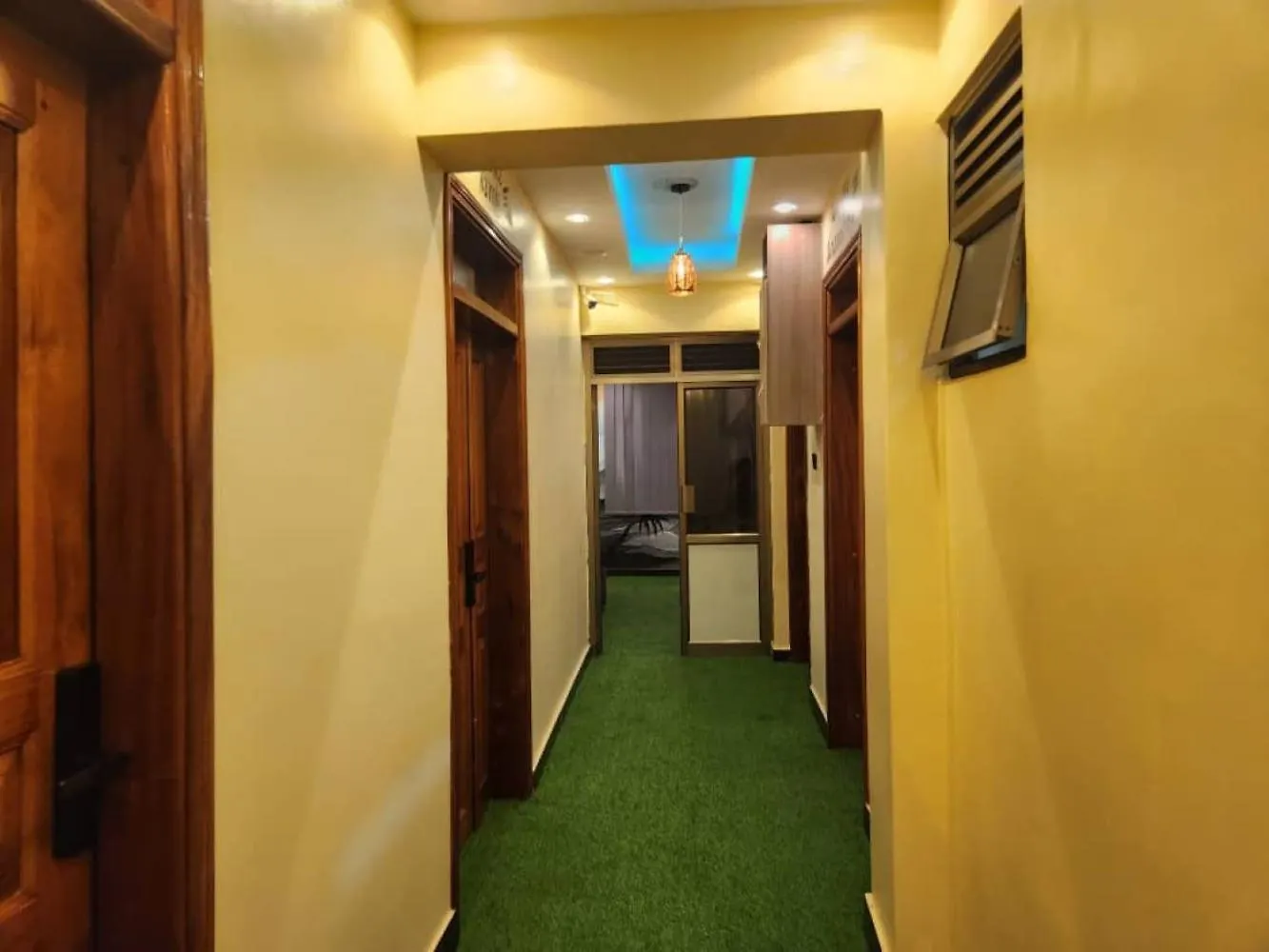 公寓 1&2 Rooms Equator Suites 坎帕拉