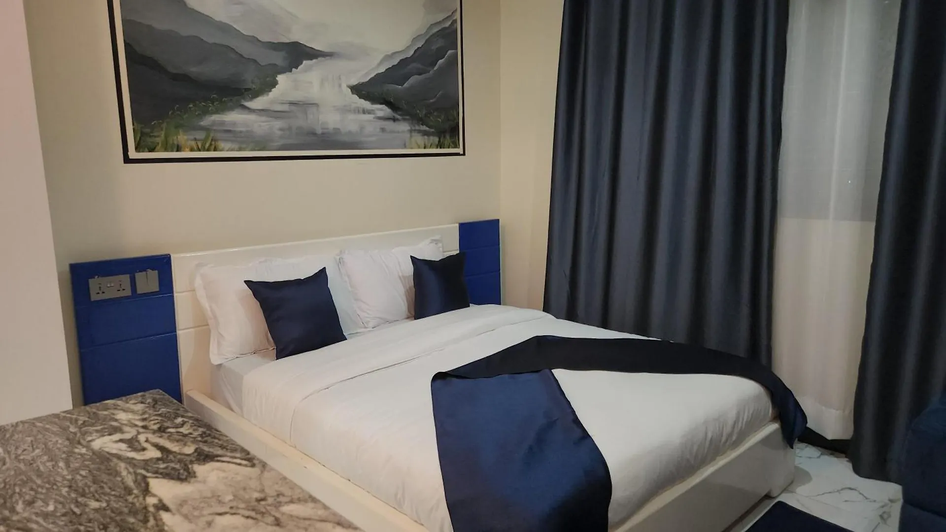 公寓 1&2 Rooms Equator Suites 坎帕拉 乌干达