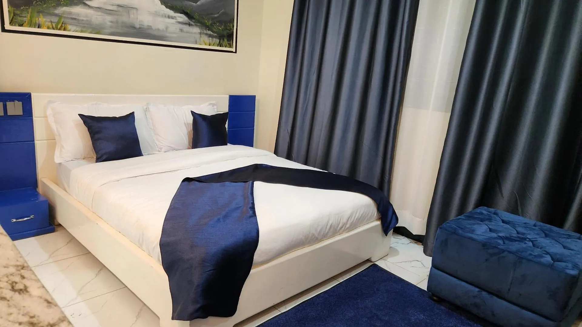 1&2 Rooms Equator Suites 坎帕拉 乌干达