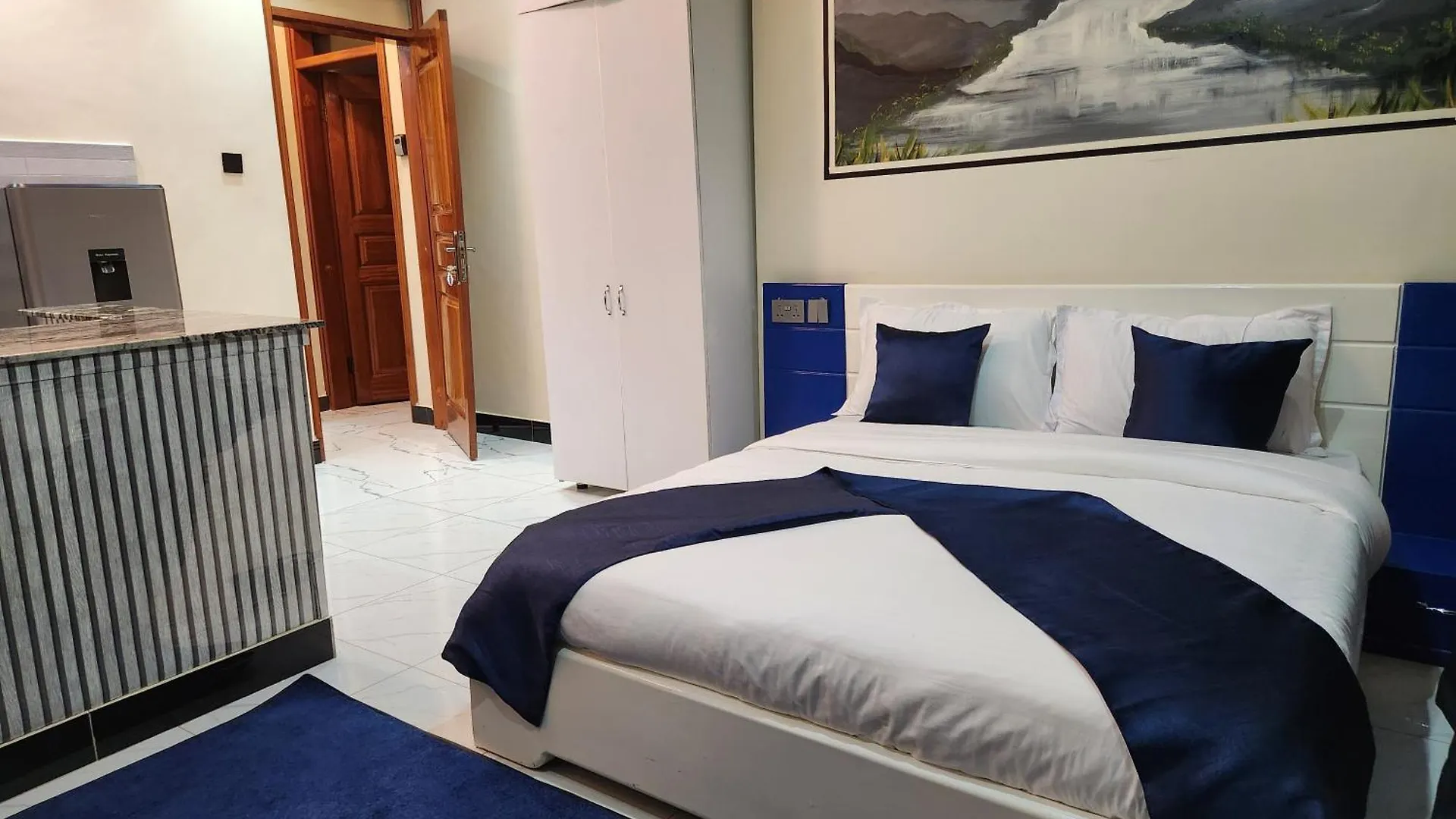 1&2 Rooms Equator Suites 坎帕拉 公寓